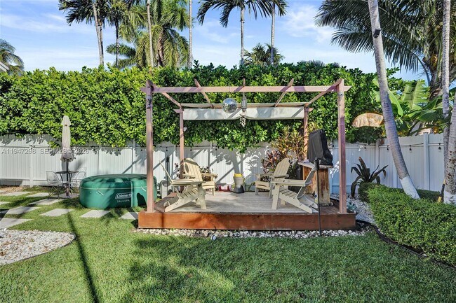 Building Photo - 9181 Byron Ave