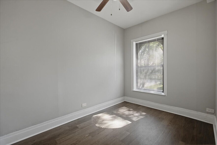 Building Photo - 5020 S Blackstone Ave