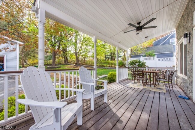 Building Photo - 305 Quaker Church Rd