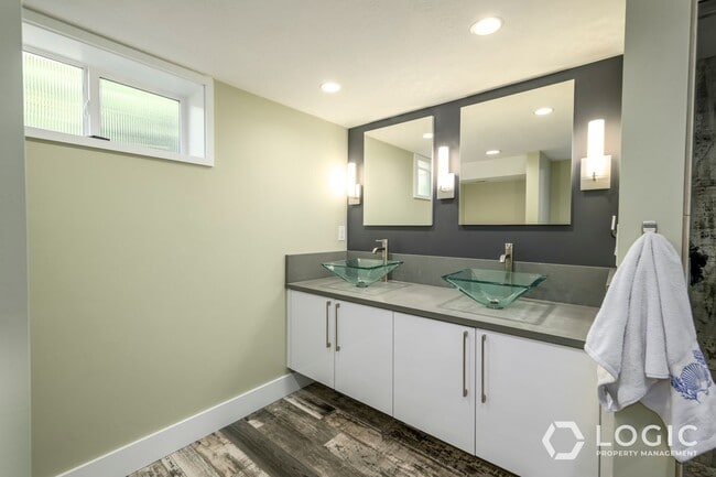 Building Photo - Beautiful Home in Salt Lake!