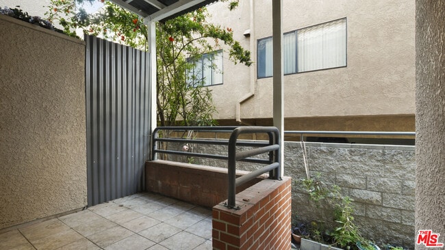 Building Photo - 420 Riverdale Dr