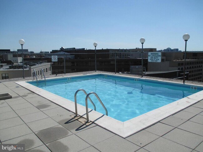 Building Photo - 1260 21st St NW