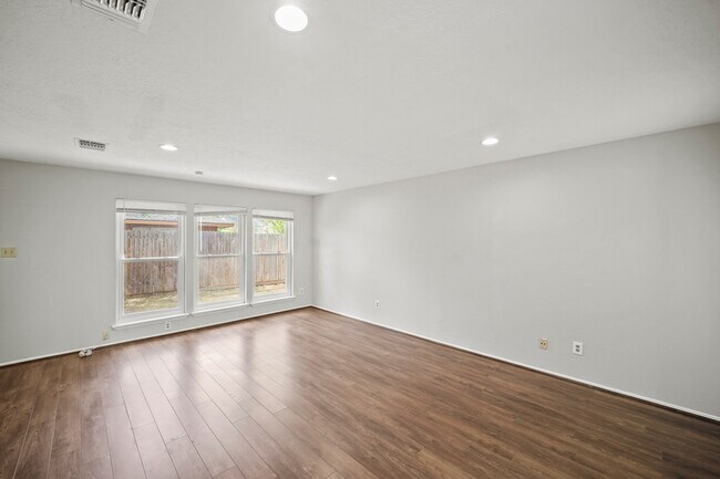 Building Photo - 10814 Sugar Hill Dr