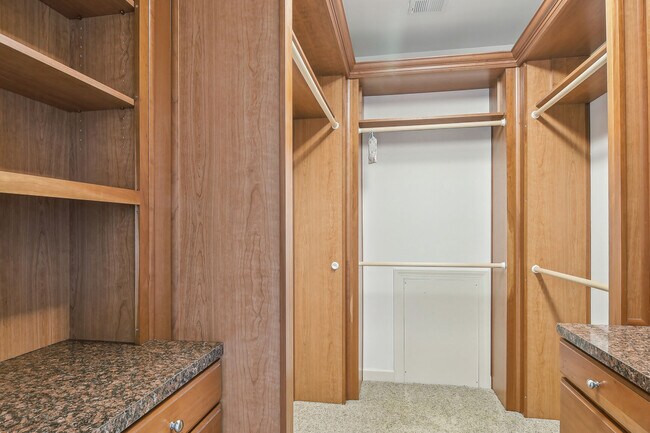 Building Photo - 43286 Canal Creek Pl