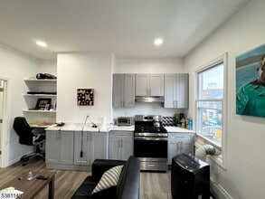 Building Photo - 76 Market St