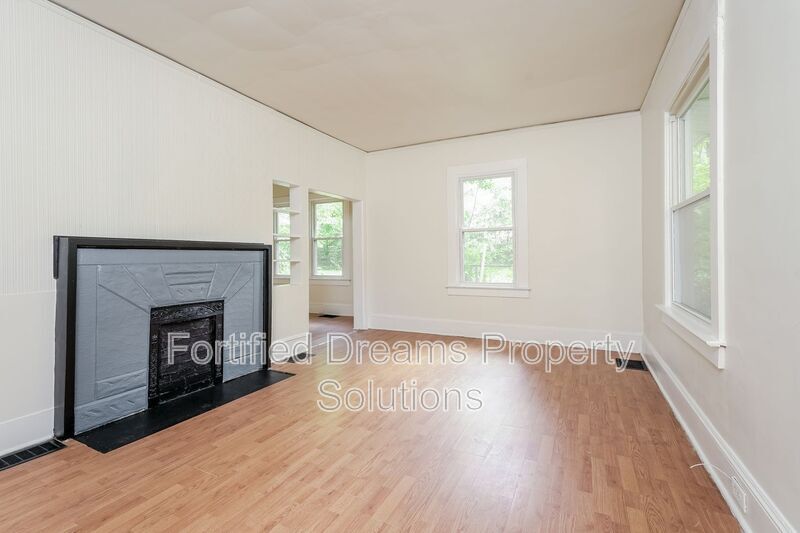 Building Photo - 420 E Twenty-Fifth St