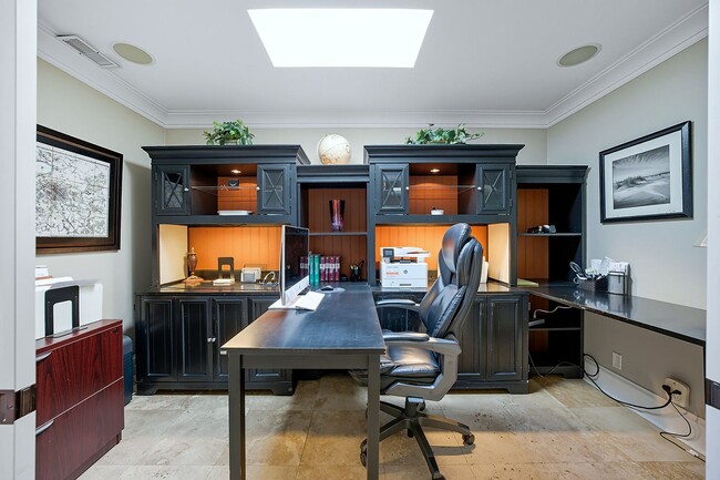 Building Photo - Fully Furnished 3 Bed 2.5 Bath Single Fami...