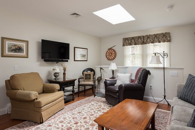 Building Photo - 15 Parlowtown Rd