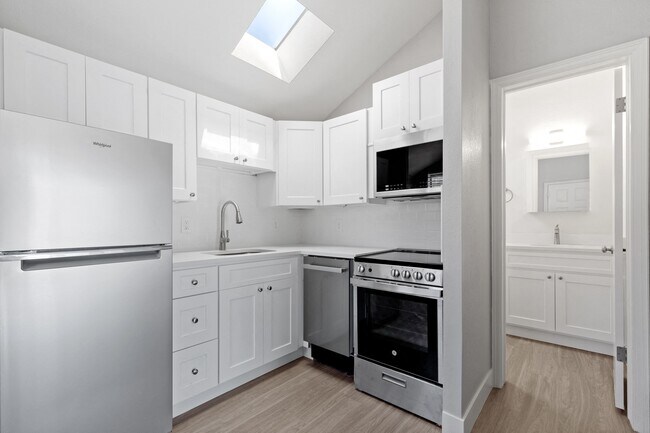 Floorplan - 3075 Broadway St