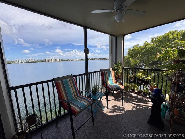 Building Photo - 115 Lake Emerald Dr