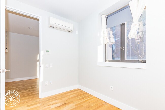 Building Photo - 185 Leonard St