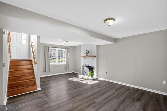 Building Photo - 5828 Ruxton Dr