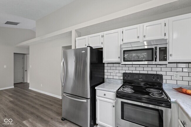 Building Photo - 6815 Cherry Laurel Ln