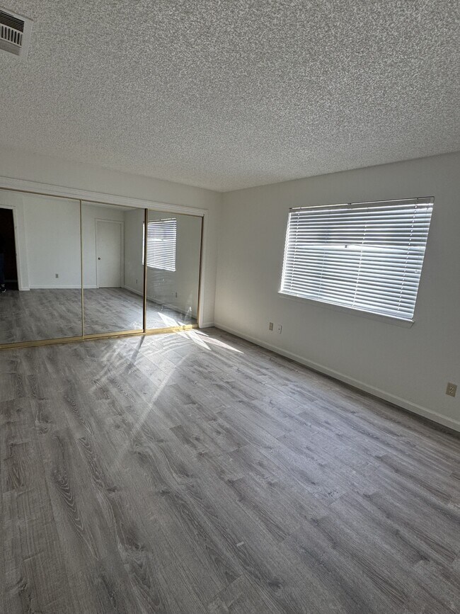 Building Photo - 19660 Neuralia Rd