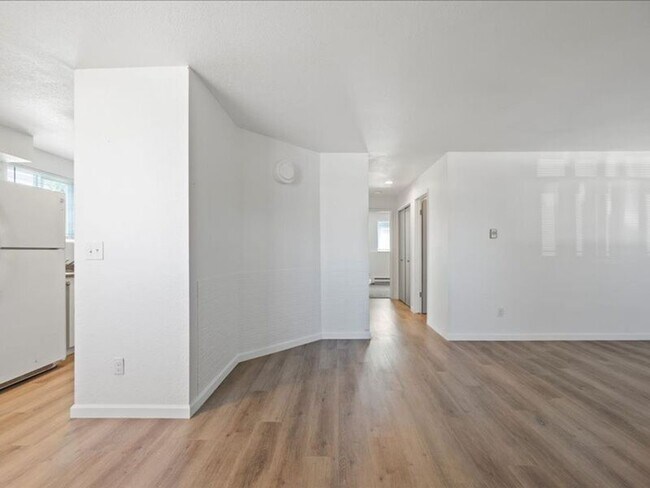 Building Photo - 1207 W 13th Ave