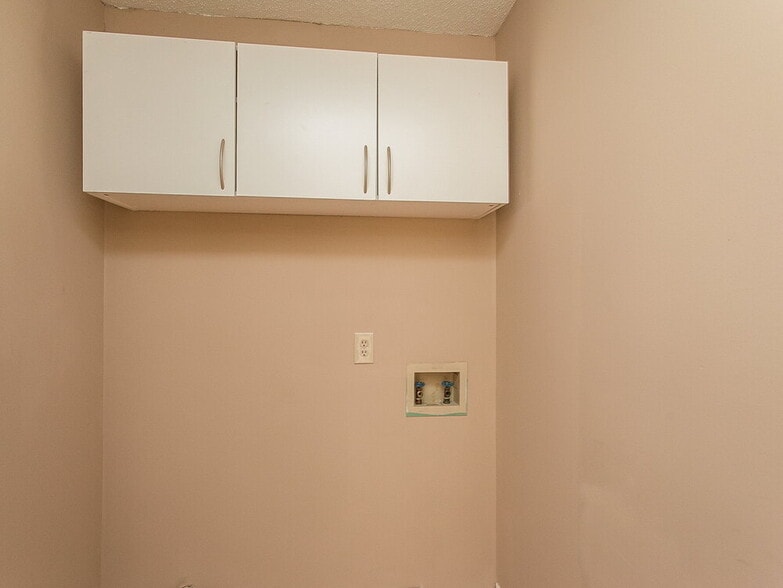 Building Photo - 10264 Amanda Dr