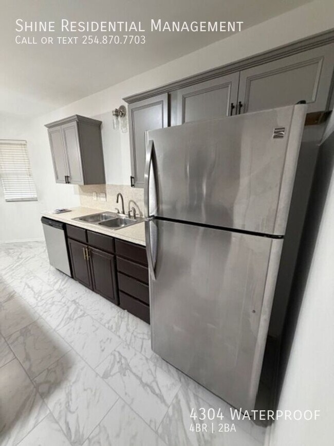 Building Photo - 4304 Waterproof-