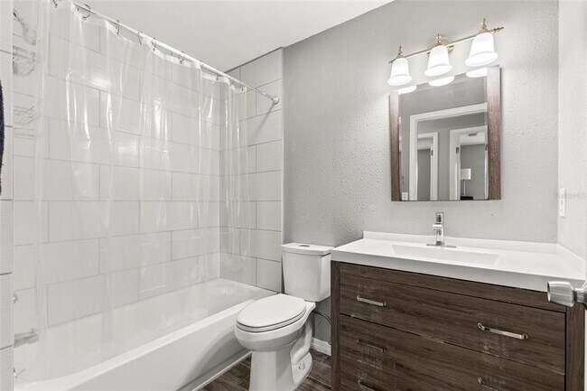 Building Photo - 923 E 12th Ave