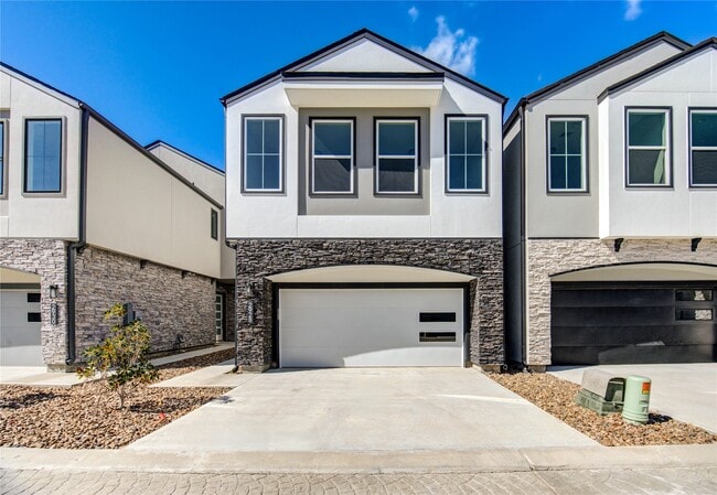 Primary Photo - 2928 El Fenice Ln