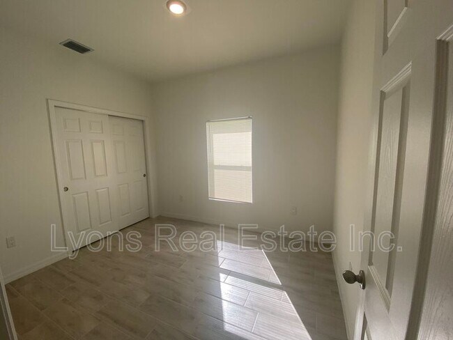 Building Photo - 13238 Keystone Blvd
