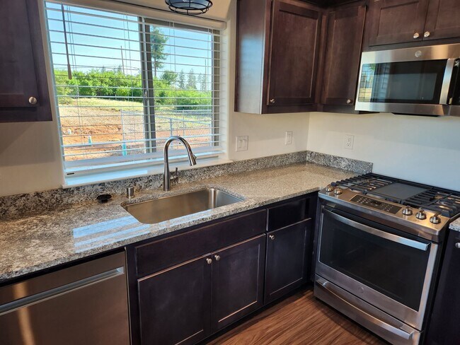 Building Photo - Rare Opportunity to Live on the Ridge!