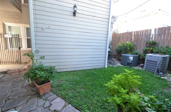 Building Photo - 1507 McDuffie St