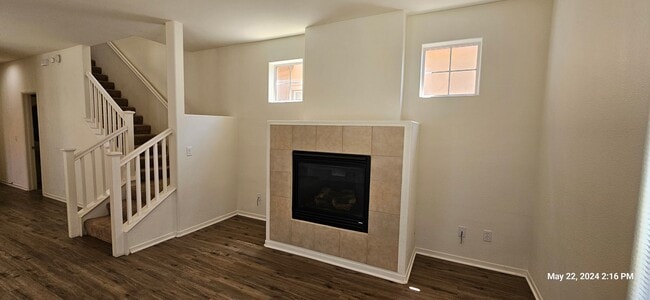 Building Photo - Autumn Glenn Large Two Story Home Near Sho...