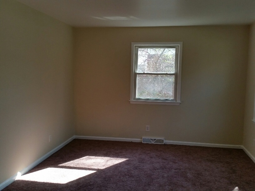 Building Photo - 802 W Meadowview Rd