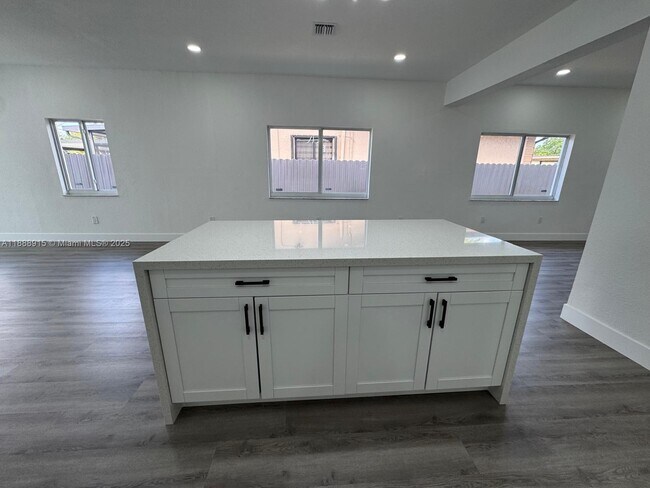 Building Photo - 3039 NW 51st Terrace