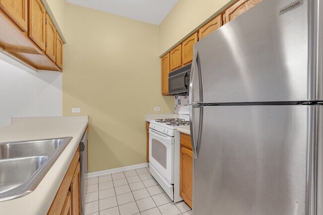 Building Photo - 1126 Regency Dr