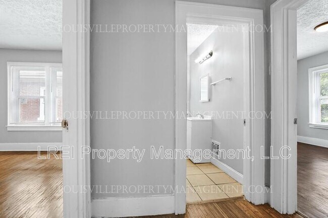 Building Photo - 664 Lindell Avenue - 2