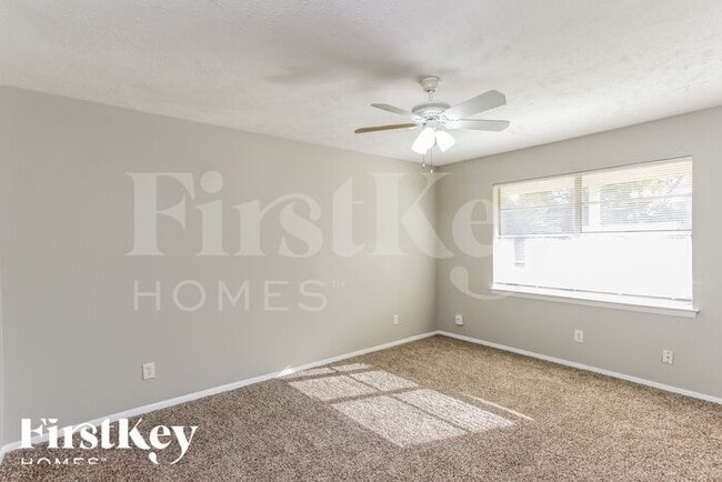 Building Photo - 7847 Robincreek Dr