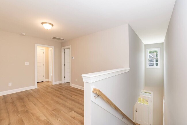 Building Photo - 1014 Greatland Rd