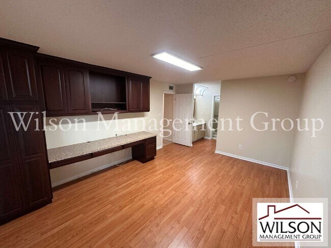 Building Photo - 17 Escondido Cir