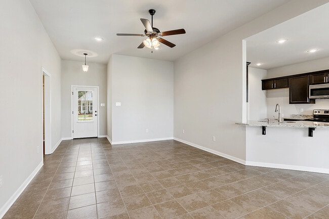Building Photo - 18322 Sunset Park Dr