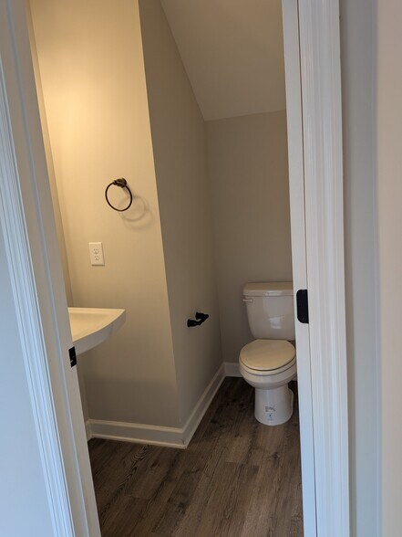 Building Photo - 534 Tappan Private Ln