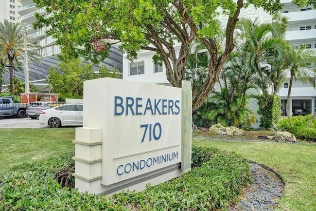 Building Photo - 710 N Ocean Blvd