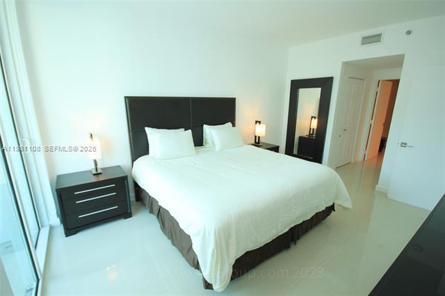 Building Photo - 950 Brickell Bay Dr