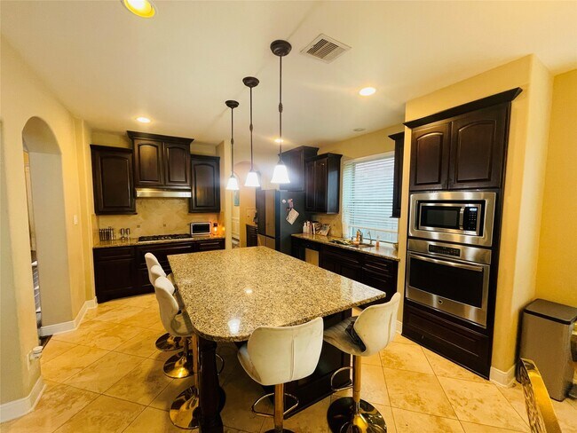 Building Photo - 5811 Tarpon Bay Ct