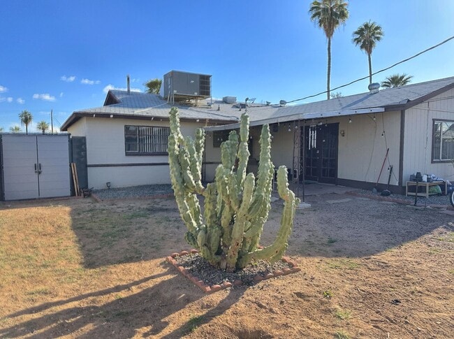 Building Photo - OPEN 8-2-25  12-1PM; Remodeled 4Br-2Ba hou...