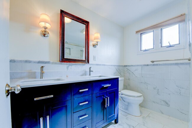 Building Photo - 816 Topsail Ln