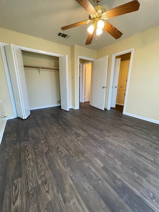 Building Photo - 316 W William Cannon Dr