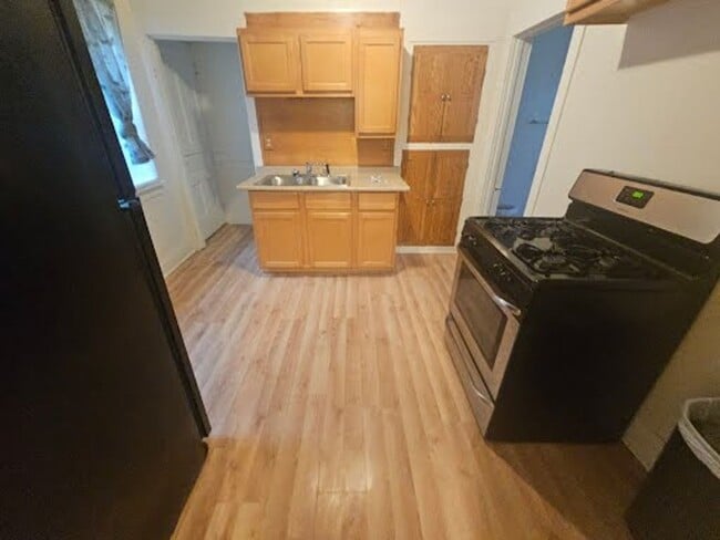 Building Photo - West Allis single family 2 bedroom house