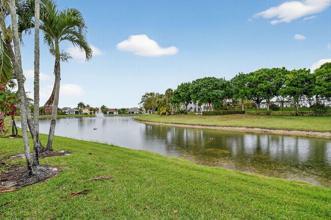 Building Photo - 10337 Trianon Pl