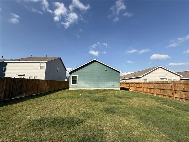 Building Photo - 109 Crier Cv