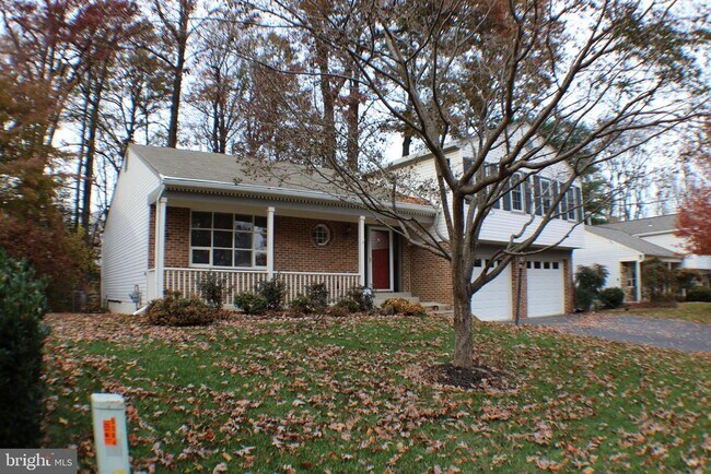 Building Photo - 5584 Queen Victoria Ct