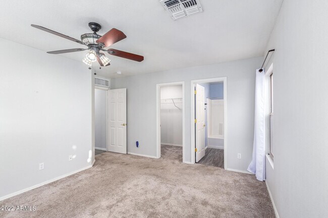 Building Photo - 2609 S Devonna Ln