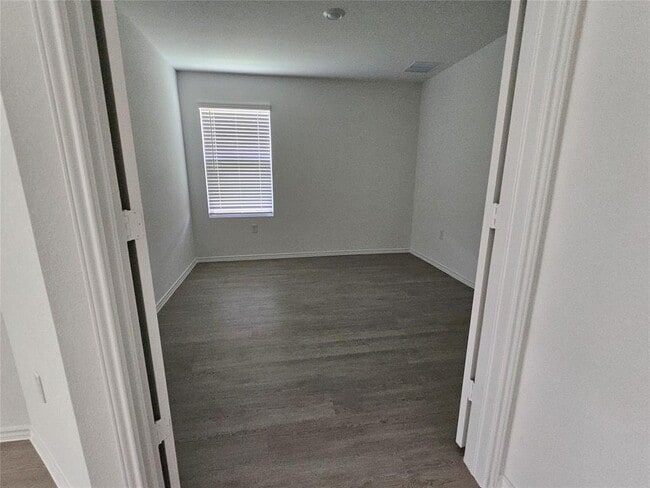 Building Photo - 400 Camargue Dr