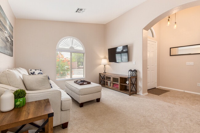 Building Photo - 543 S Wildrose