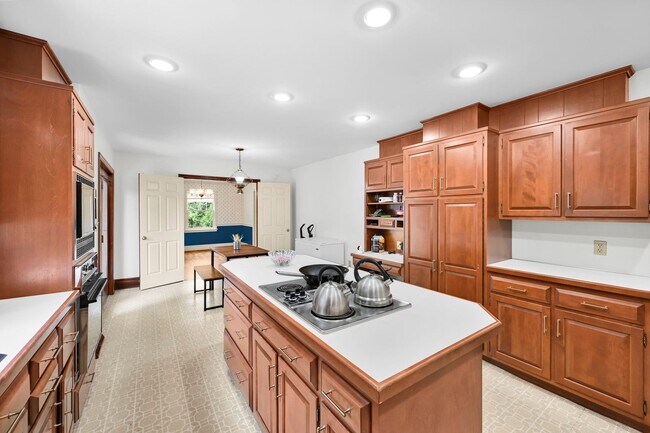 Building Photo - 684 Steinman Ct